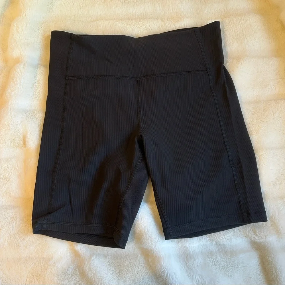 Lululemon Ribbed Countoured Shorts - Picture 4 of 9